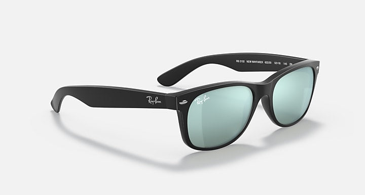 Ray-Ban NEW WAYFARER FLASH Rubber Black; Black with Silver Flash Solid Color - Mirror lenses - Alternative