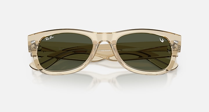 Ray-Ban RAY-BAN STAR WARS™ – GROGU MEGA WAYFARER II Beige with Green Solid Color lenses - Closed Front