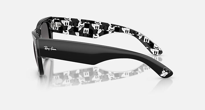 Ray-Ban MEGA WAYFARER DISNEY MICKEY & MINNIE MOUSE DECONSTRUCTED Black; Black Fantasy Disney Deconstructed Black with Grey Gradient Polarized Gradient lenses - Lateral
