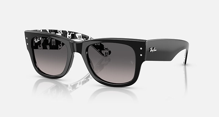 Ray-Ban MEGA WAYFARER DISNEY MICKEY & MINNIE MOUSE DECONSTRUCTED Black; Black Fantasy Disney Deconstructed Black with Grey Gradient Polarized Gradient lenses - Quarter
