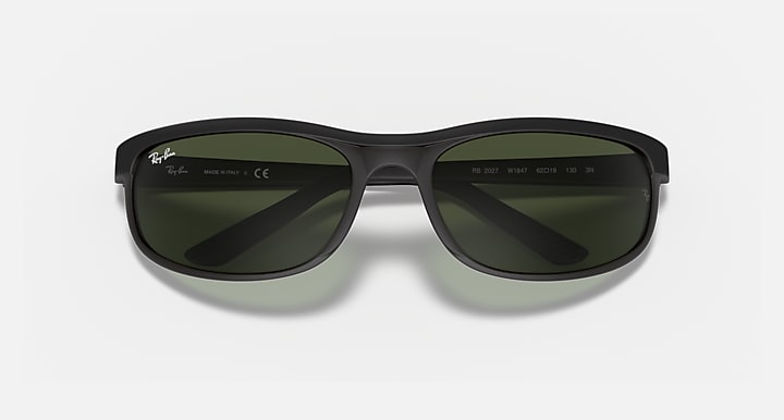 Ray-Ban PREDATOR 2 Black with G-15 Green Solid Color lenses - Closed Front