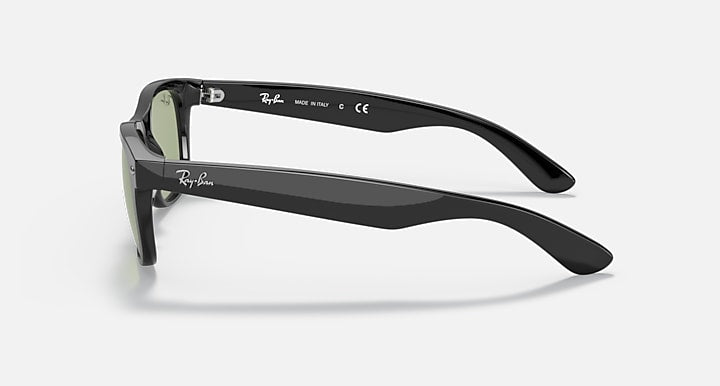 Ray-Ban NEW WAYFARER CLASSIC Black; Shiny Black with Green Solid Color lenses - Lateral