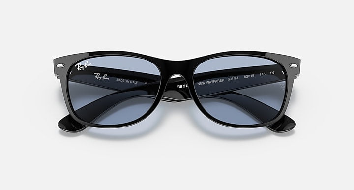 Ray-Ban NEW WAYFARER CLASSIC Black with Blue/Grey Classic Solid Color lenses - Closed Front