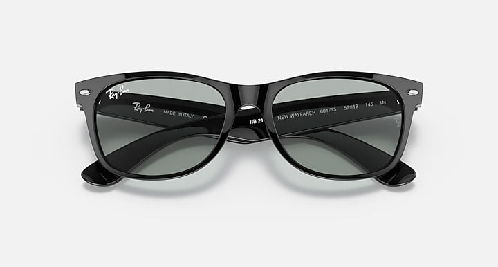 Ray-Ban NEW WAYFARER CLASSIC Black; Shiny Black with Light Grey Solid Color lenses - Closed Front