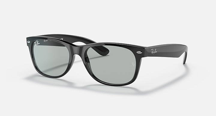 Ray-Ban NEW WAYFARER CLASSIC Black; Shiny Black with Light Grey Solid Color lenses - Quarter