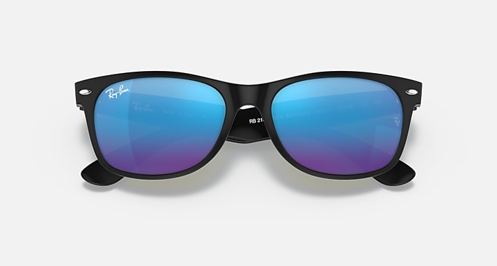 Ray-Ban NEW WAYFARER FLASH Rubber Black; Black with Blue Flash Solid Color - Mirror lenses - Closed Front