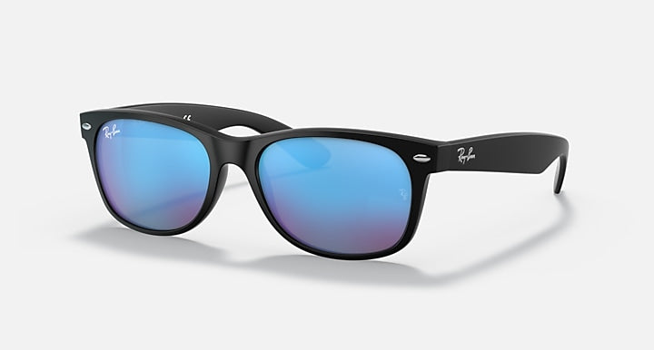 Ray-Ban NEW WAYFARER FLASH Rubber Black; Black with Blue Flash Solid Color - Mirror lenses - Quarter