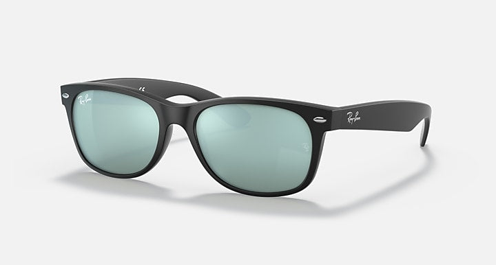 Ray-Ban NEW WAYFARER FLASH Rubber Black; Black with Silver Flash Solid Color - Mirror lenses - Quarter