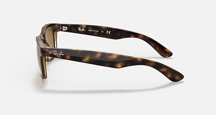 Ray-Ban NEW WAYFARER CLASSIC Light Havana with Light Brown Gradient Gradient lenses - Lateral