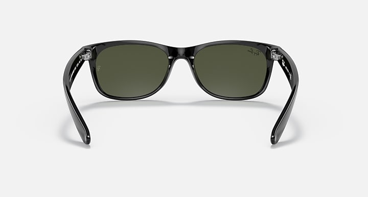 Ray-Ban NEW WAYFARER CLASSIC Black with G-15 Green Solid Color lenses - Back