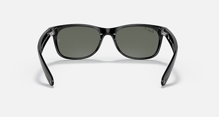 Ray-Ban NEW WAYFARER CLASSIC Black with Green Polarized Solid Color lenses - Back