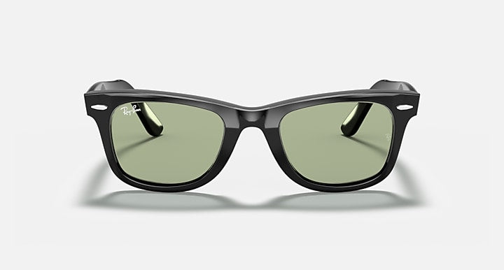 Ray-Ban ORIGINAL WAYFARER CLASSIC Black; Shiny Black with Green Solid Color lenses - Front