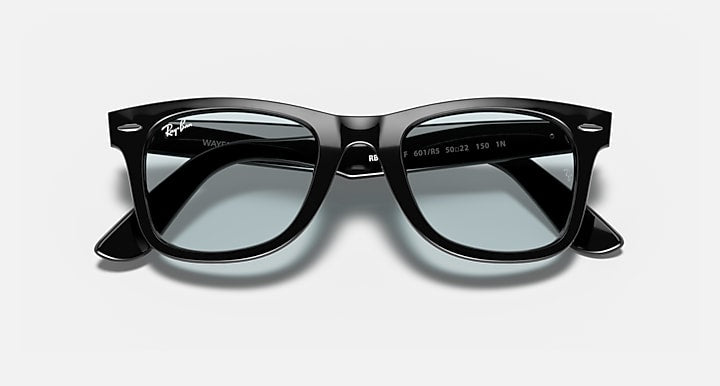Ray-Ban ORIGINAL WAYFARER CLASSIC Black; Shiny Black with Light Grey Solid Color lenses - Closed Front