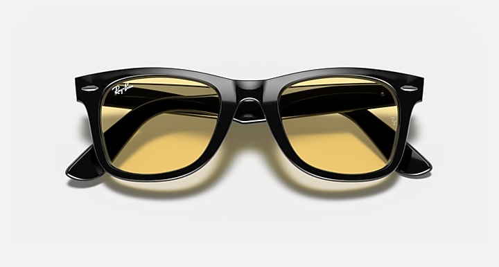 Ray-Ban ORIGINAL WAYFARER CLASSIC Black with Yellow Classic Solid Color lenses - Closed Front