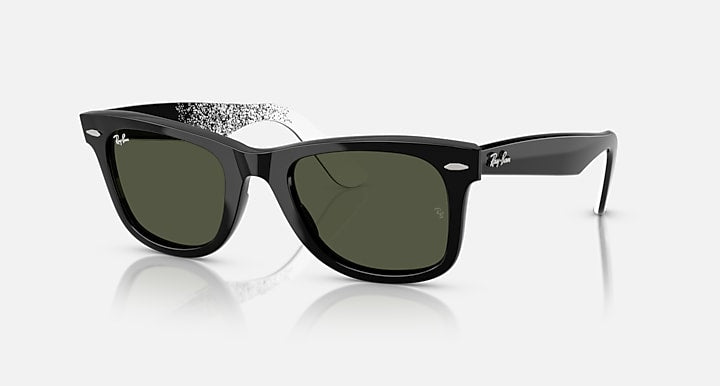 Ray-Ban ORIGINAL WAYFARER DISNEY MICKEY & MINNIE MOUSE PIXELATED Black; Black With Internal White Pixel with G-15 Green Solid Color lenses - Quarter