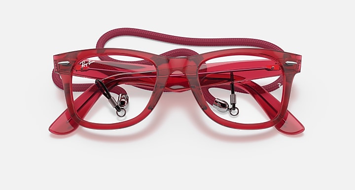 Ray-Ban ORIGINAL WAYFARER COLORBLOCK TRANSITIONS® Transparent Red with Clear/White Transitions® lenses - Closed Front