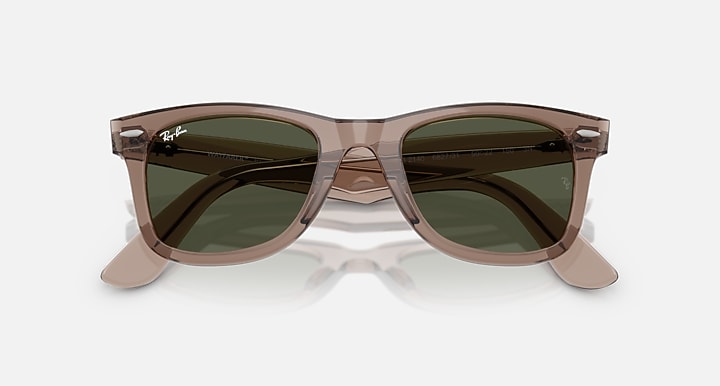 Ray-Ban ORIGINAL WAYFARER CLASSIC Transparent Light Brown with Crystal Green Solid Color lenses - Closed Front