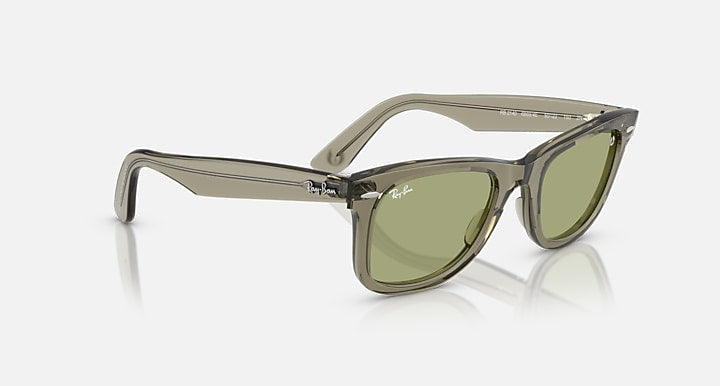 Ray-Ban RAY-BAN STAR WARS™ – MASTER YODA WAYFARER Transparent Green with Bottle Green Solid Color lenses - Alternative