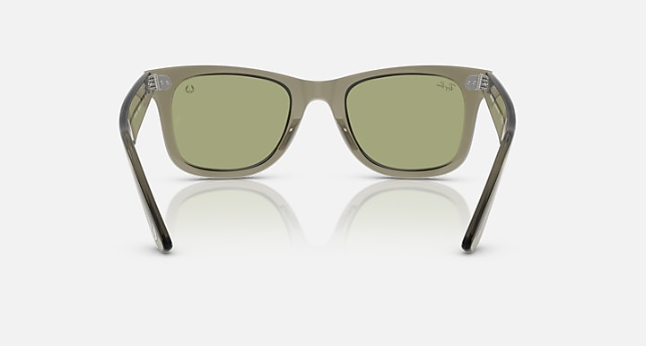 Ray-Ban RAY-BAN STAR WARS™ – MASTER YODA WAYFARER Transparent Green with Bottle Green Solid Color lenses - Back