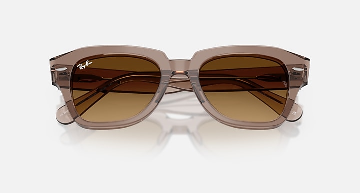 Ray-Ban STATE STREET Transparent Light Brown with Gradient Brown Gradient lenses - Closed Front