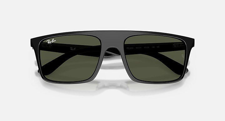 Ray-Ban RB2222 Black with Green Solid Color lenses - Closed Front