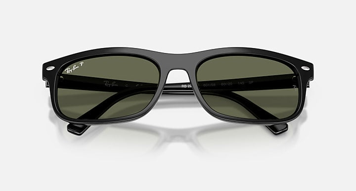 Ray-Ban RB2224 Black with Green Polarized Solid Color lenses - Closed Front