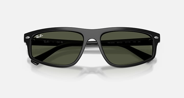 Ray-Ban RB2225 Black with Green Solid Color lenses - Closed Front