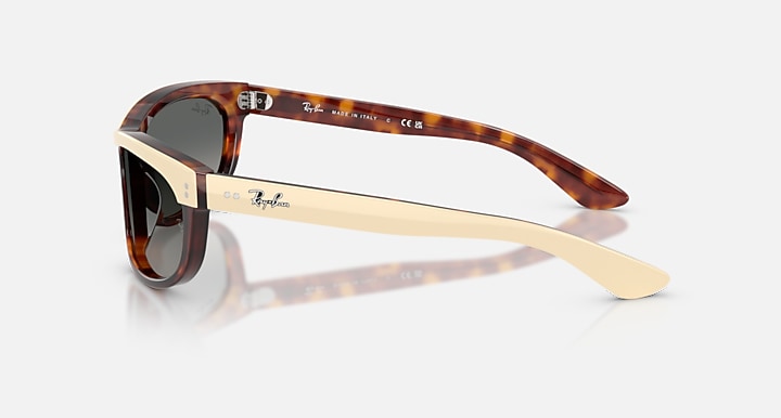 Ray-Ban BALORAMA STREET NEAT Beige Havana with Gradient Grey Gradient lenses - Lateral
