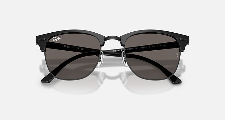 Ray-Ban CLUBMASTER CLASSIC Black On Black; Black with Dark Grey Solid Color lenses - Closed Front