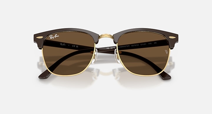 Ray-Ban CLUBMASTER CLASSIC Brown & Gold; Brown with Dark Brown Solid Color lenses - Closed Front