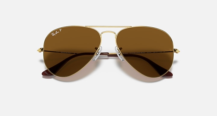 Ray-Ban AVIATOR CLASSIC Arista Gold with Brown Polarized Solid Color lenses - Closed Front