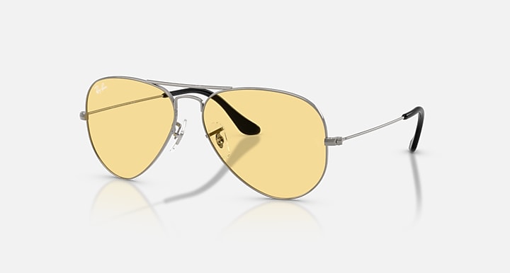 Ray-Ban AVIATOR CLASSIC SUMMER CAPSULE Gunmetal with Yellow Solid Color lenses - Quarter