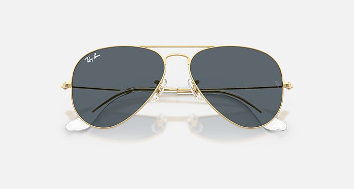 Ray-Ban AVIATOR CLASSIC Arista with Blue Solid Color lenses - Closed Front