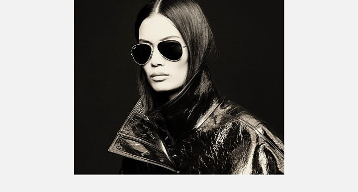 Ray-Ban AVIATOR FLASH LENSES Gold with Blue Polarized Solid Color - Mirror lenses - On model