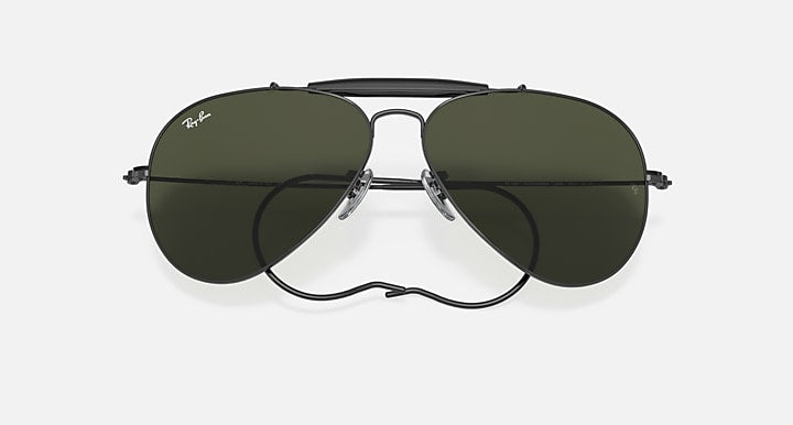 Ray-Ban OUTDOORSMAN Black with G-15 Green Solid Color lenses - Closed Front