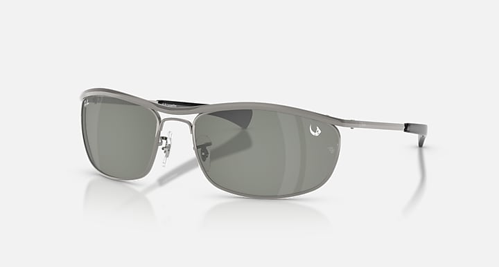 Ray-Ban RAY-BAN STAR WARS™ – THE MANDALORIAN OLYMPIAN DELUXE Gunmetal with Green Mirror Silver Solid Color - Mirror lenses - Quarter