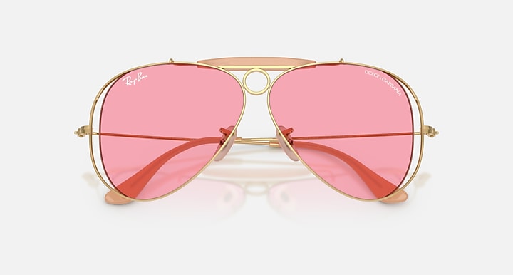 Ray-Ban THE SHOOTER BY DOLCE&GABBANA Arista Gold with Pink Solid Color lenses - Closed Front