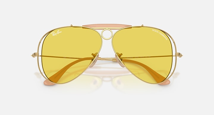 Ray-Ban THE SHOOTER BY DOLCE&GABBANA Arista Gold with Yellow Solid Color lenses - Closed Front