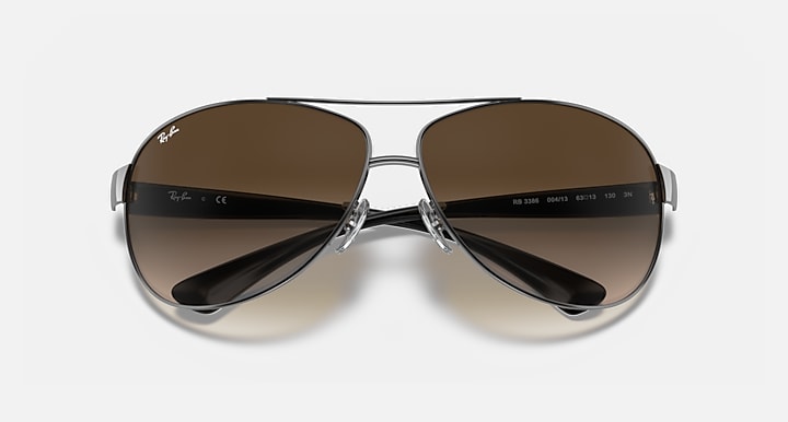 Ray-Ban RB3386 Gunmetal with Brown Gradient Gradient lenses - Closed Front