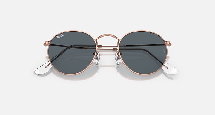 Ray-Ban ROUND METAL ROSE GOLD Rose Gold with Blue Solid Color lenses - Closed Front