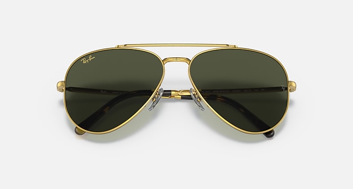 Ray-Ban NEW AVIATOR Gold with Green Solid Color lenses - Closed Front
