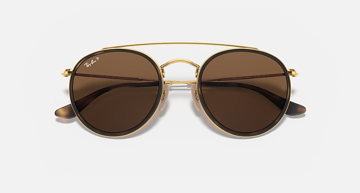 Ray-Ban ROUND DOUBLE BRIDGE Arista Gold with Brown Polarized Solid Color lenses - Closed Front
