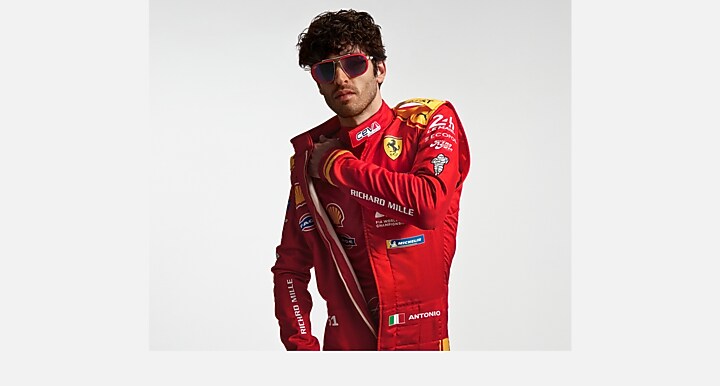 Ray-Ban 499P HYPERCAR LIMITED EDITION 2026 - SCUDERIA FERRARI COLLECTION Silver with Dark Grey/Blue Red Solid Color - Mirror lenses - On model