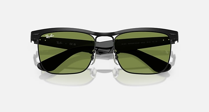 Ray-Ban WAYFARER DELUXE Black with Green Solid Color lenses - Closed Front