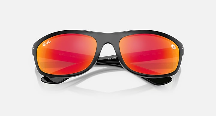 Ray-Ban RAY-BAN STAR WARS™ – DARTH VADER BALORAMA Black with Yellow Mirror Red Solid Color - Mirror lenses - Closed Front