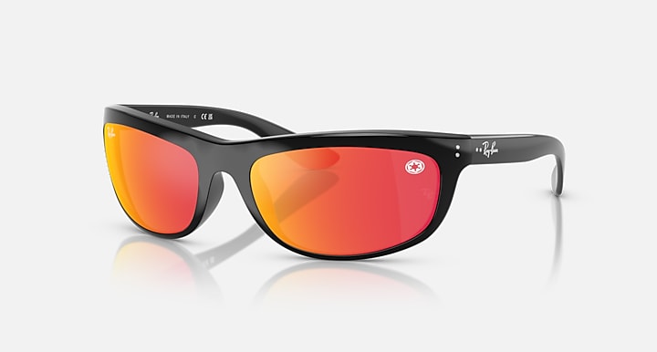 Ray-Ban RAY-BAN STAR WARS™ – DARTH VADER BALORAMA Black with Yellow Mirror Red Solid Color - Mirror lenses - Quarter