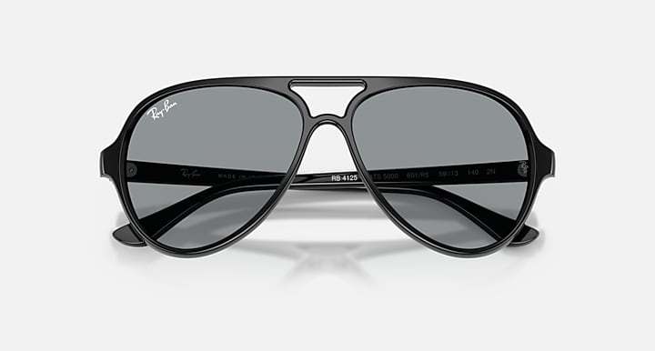 Ray-Ban CATS 5000 CLASSIC SUMMER CAPSULE Black with Grey Solid Color lenses - Closed Front