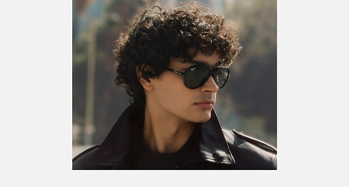 Ray-Ban CATS 5000 CLASSIC SUMMER CAPSULE Black with Grey Solid Color lenses - On model