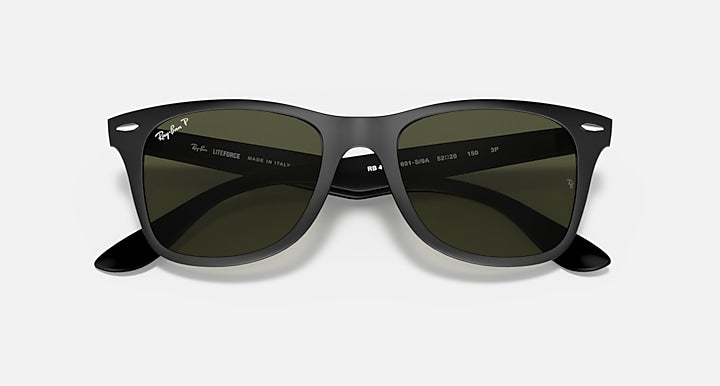 Ray-Ban WAYFARER LITEFORCE Black with G-15 Green Polarized Solid Color lenses - Closed Front