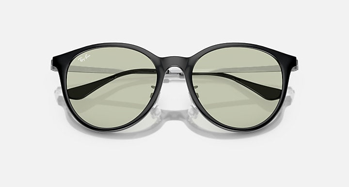 Ray-Ban RB4334D Black with Green Solid Color lenses - Closed Front
